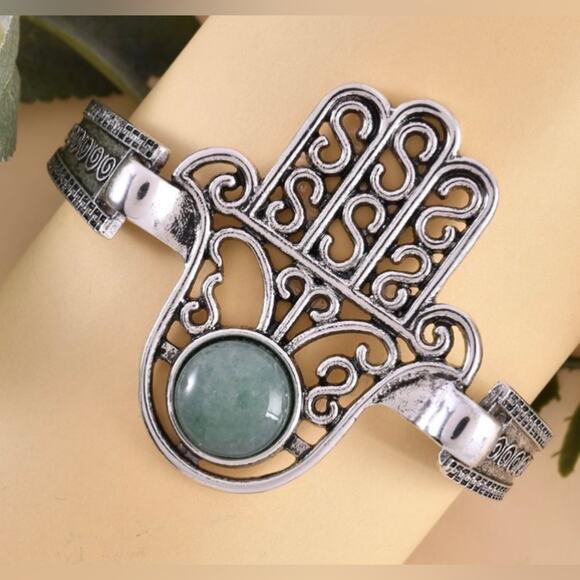 Green Adventurine Hamsa Hand Bracelet in Silvertone 7-9” 5 ctw - Picture 1 of 6